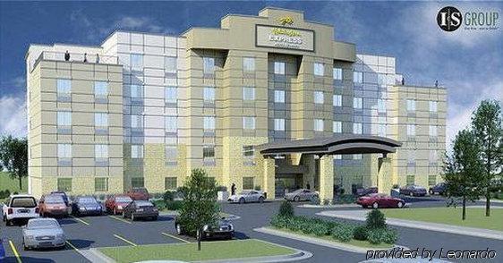 Express & East By Ihg Hotel 2*